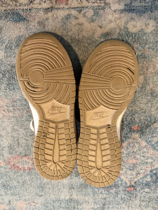 Nike Dunk Low - Cream and Metallic Gold - Picture 4 of 4